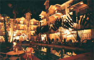 hotel-sodders-renton-manor-arpora-goa-night-view